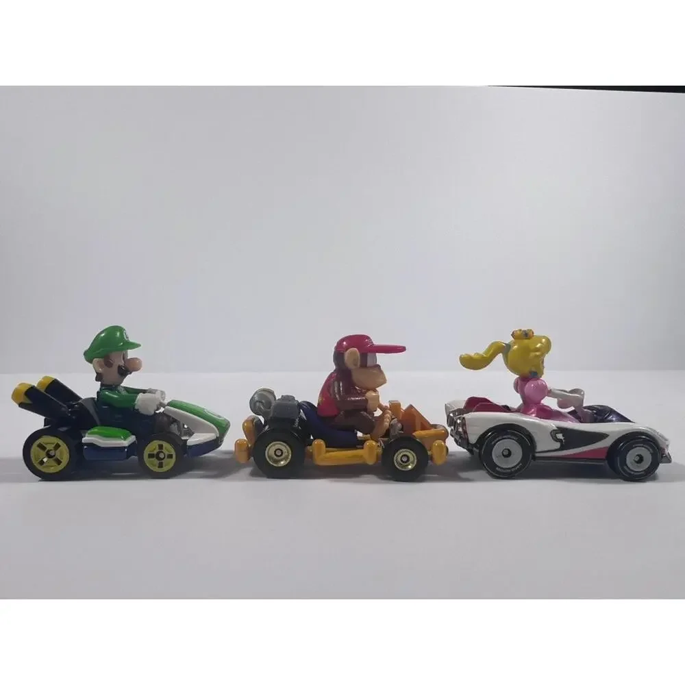 Hot Wheels Mario Kart Lot - Luigi, Diddy Kong & Princess Peach Die-Cast Cars